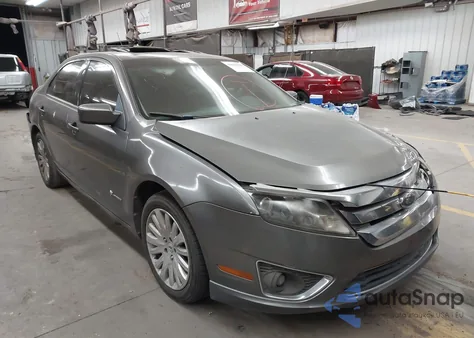 2010 Ford Fusion Hybrid z USA, uszkodzony, nr VIN 3FADP0L32AR361496